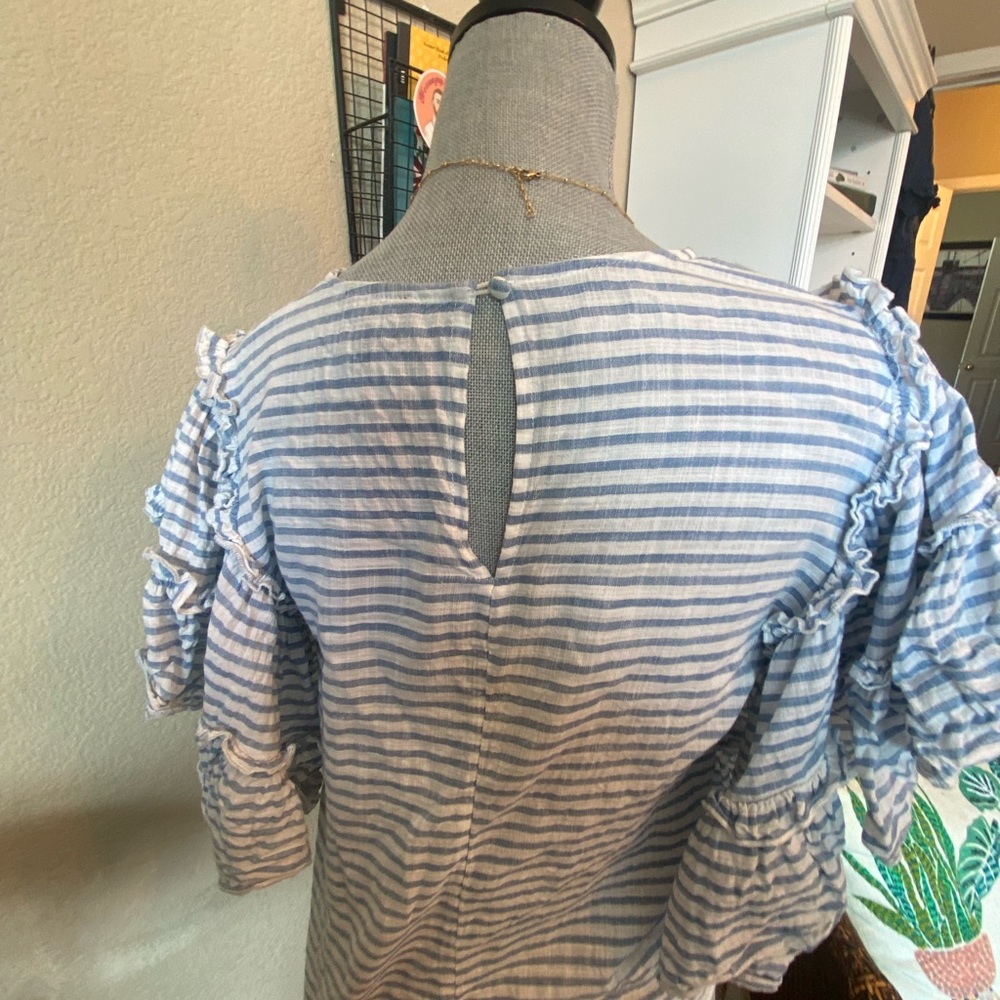 striped flutter sleeve top - Picture 3 of 4